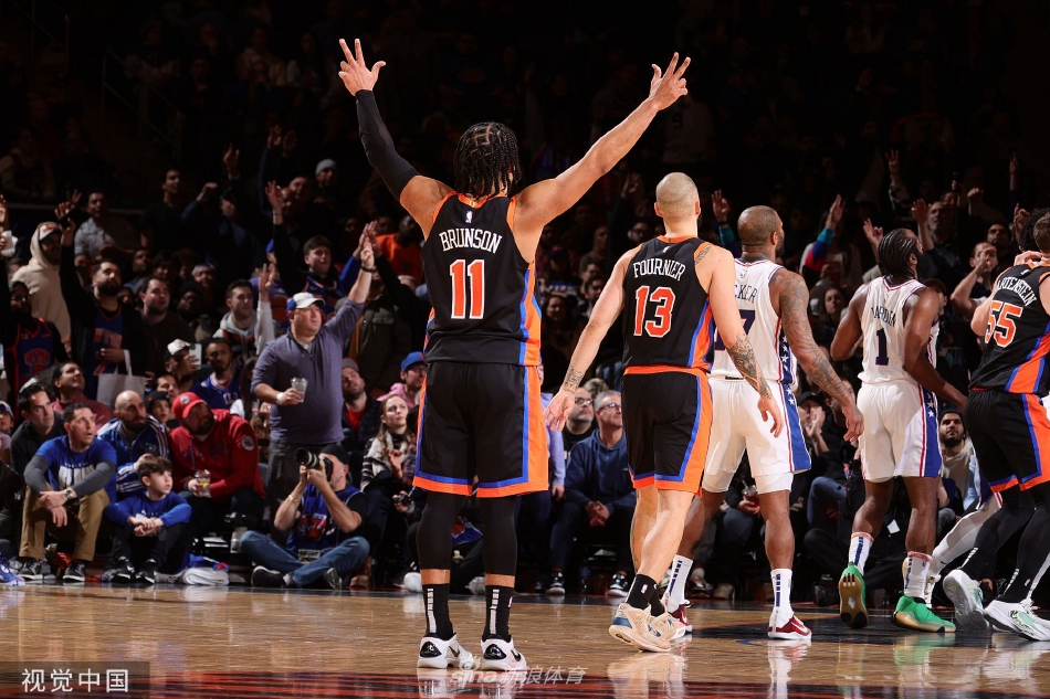 [流言板]輪流發(fā)力！布克借掩護干拔三分也進連拿5分，太陽追至1分