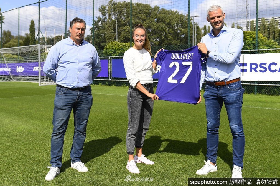 [流言板]輪流發(fā)力！布克借掩護干拔三分也進連拿5分，太陽追至1分