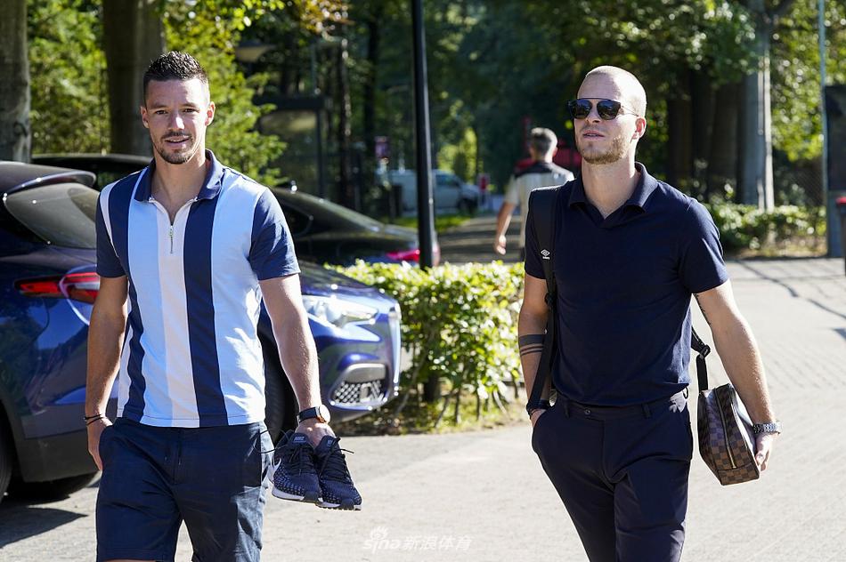 陰陽師雪御前京紫獲得方法一、上線時間2026年1月3日維護后-2026年1月4日23:59二、皮膚獲取※「冰魄澄明·雪落如櫻」特別召喚活動將于2026年1月3日0:00-2026年1月4日23:59開