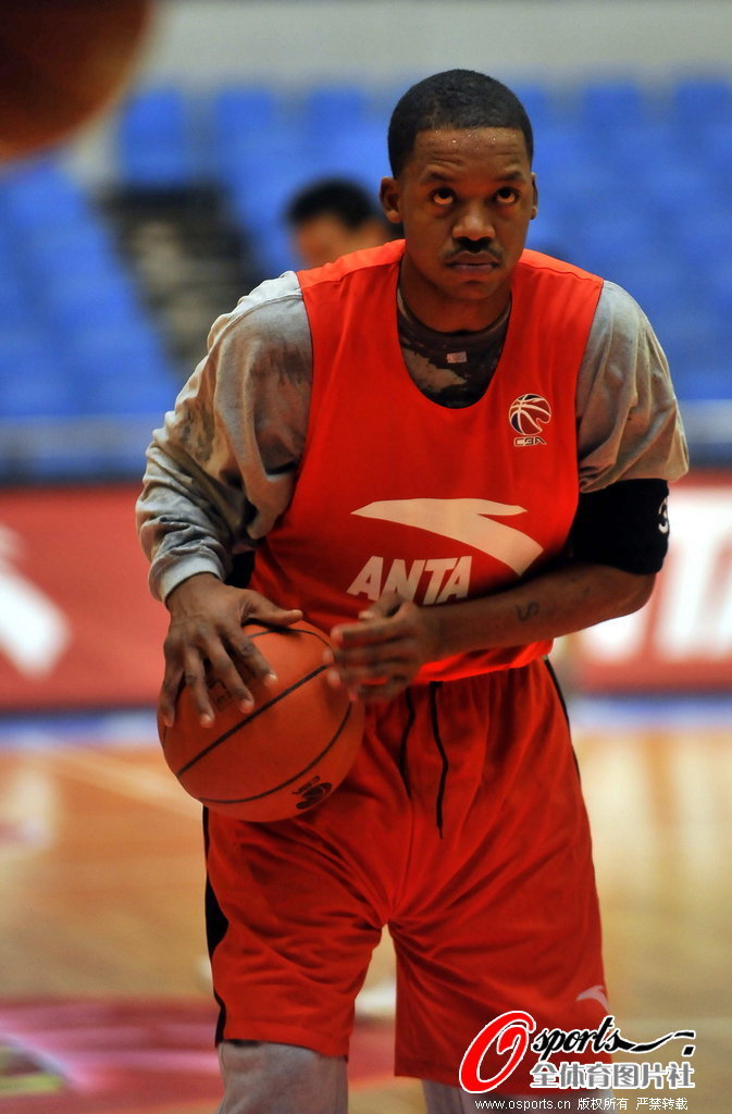 埃梅里：不認為我們能奪冠，阿森納是冠軍熱門，我們目標是爭歐戰(zhàn)