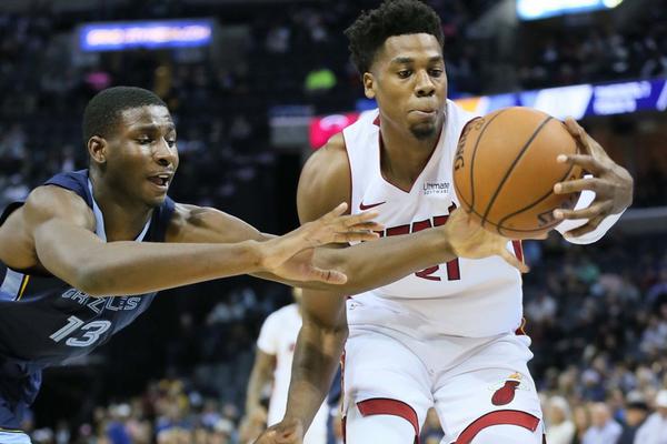 弗蘭克被拍到用帶阿森納logo杯子喝水 賽后回應：不是故意的