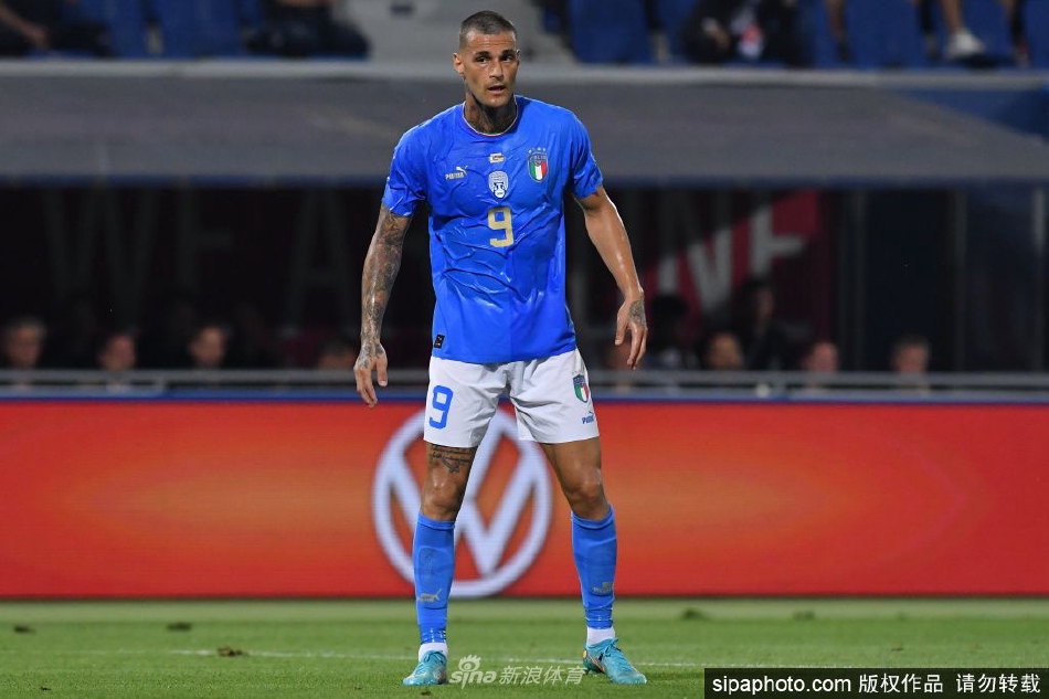 【24直播網(wǎng)戰(zhàn)報】北京時間1月8日NBA常規(guī)賽，主場作戰(zhàn)的勇士以120-113擊敗雄鹿。庫里31分7籃板7助攻，阿德托昆博34分10籃板5助攻。全場具體比分：31-31、22-33、29-34、31-