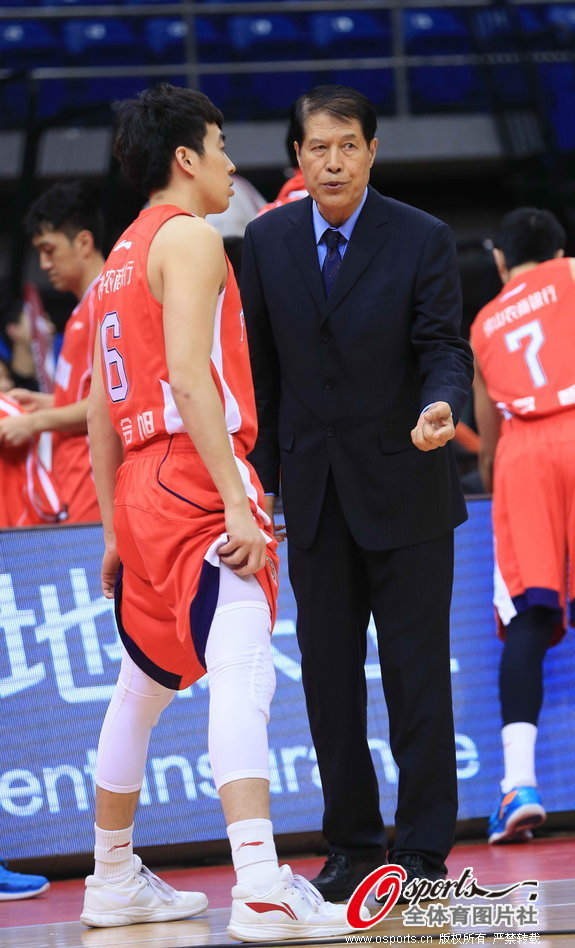 表現(xiàn)全面！字母哥半場9中6拿到13分4板3助1斷 正負值+11