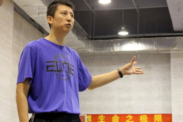 梅西策動！梅西分球給邊路阿爾巴，后者助攻阿連德頭球破僵