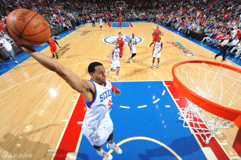 希爾德前四場場均21.3分4板2.5助攻1.3搶斷，三分命中率56%