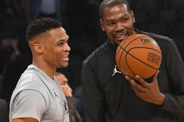 每體：巴薩今日完成本周最后一次訓練，弗里克因私事缺席