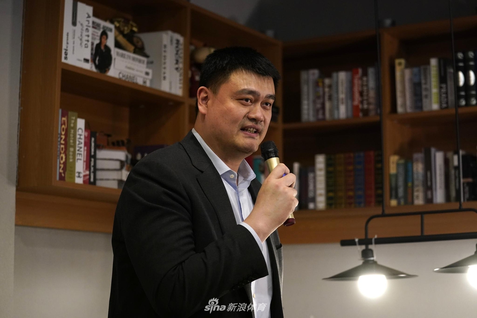 阿森納社媒曬哈弗茨健身房內(nèi)康復訓練照片：一步一步