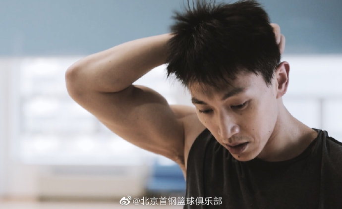 和弗里克交流表示自己想踢中衛(wèi)？孔德社媒回應(yīng)：一眼假