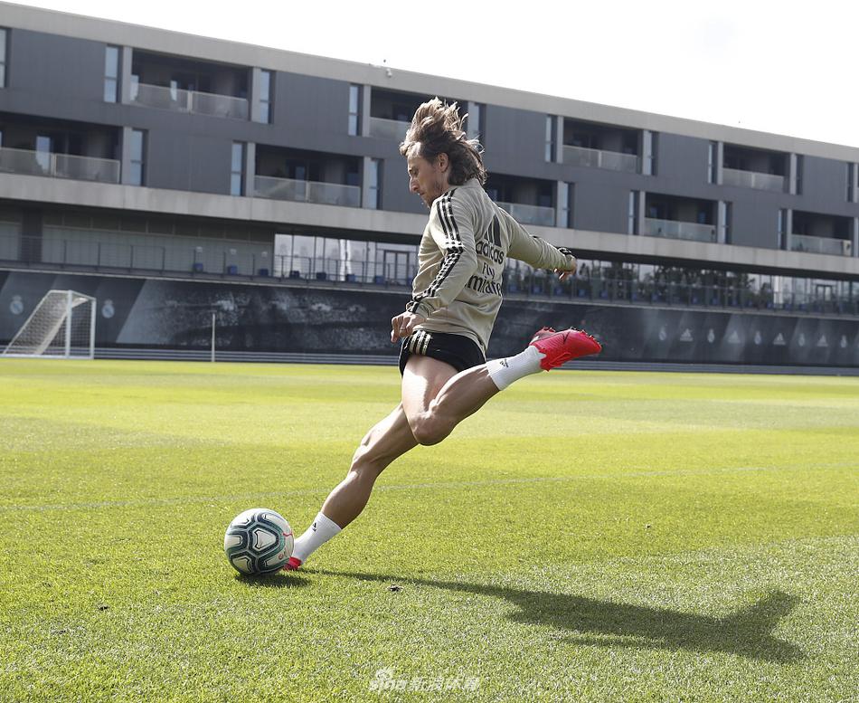 多支球隊發(fā)聲！世體：西甲準(zhǔn)備上訴，試圖取消奧爾莫臨時注冊??