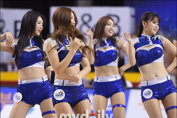 拉莫斯現(xiàn)身伯納烏并祝賀姆巴佩：我早就說過你是No.1