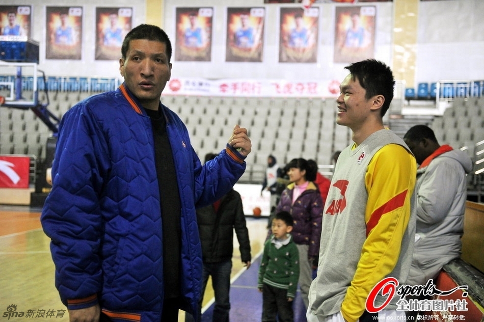 想啥呢？弗拉門戈官宣主帥續(xù)約鬧烏龍，加上馬競中場卡爾多索照片