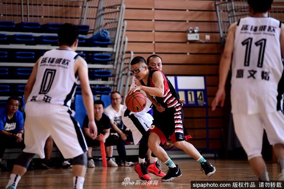 14年亞冠小組賽蒙哥馬利曾作客工體，補時階段飛鏟張呈棟染黃