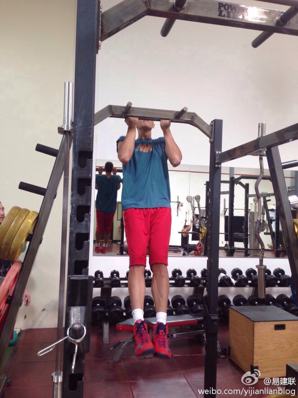 還續(xù)嗎？55分鐘被換下，科納特本場3成功長傳+3解圍2犯規(guī) 獲6.6分