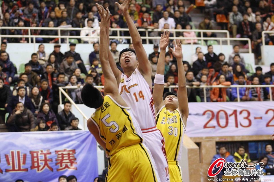 直播吧1月8日訊 名記Shams報道，老鷹將特雷·楊交易至奇才換CJ·麥科勒姆和基斯珀特。The Athletic記者Will Guillory發(fā)推寫道：“看到特雷·楊的交易回報，真是令人難以置信。這