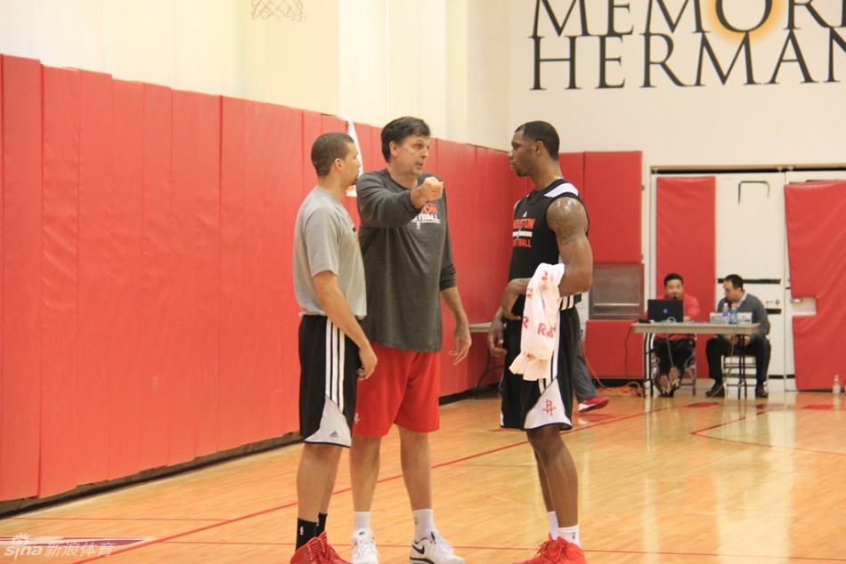 米蘭客戰(zhàn)都靈首發(fā)：魔笛、奇克先發(fā)，恩昆庫搭檔萊奧，美隊替補