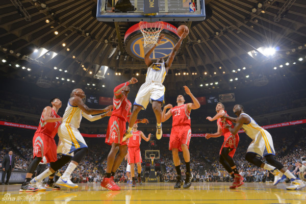 [流言板]期待回歸！美媒曬莫蘭特隔扣樂福照，配文不可復制的爆發(fā)力