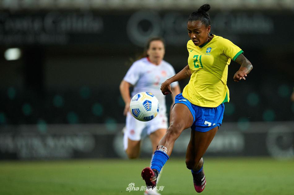 不在狀態(tài)！愛德華茲半場14中3拿到14分 三分7中1