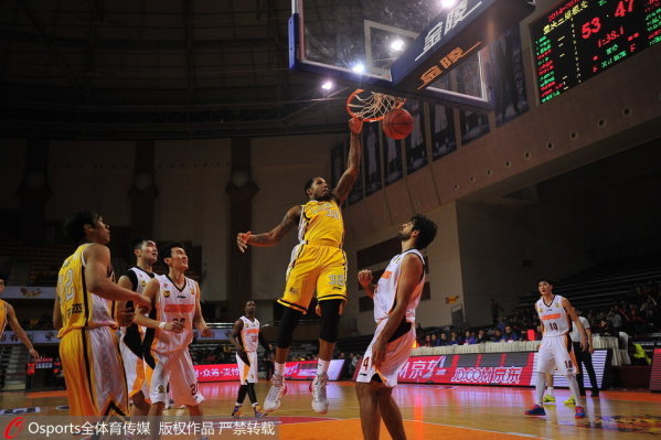 依舊替補？詹?。航裢磉€是讓維爾茨搭?；倏?，薩拉赫替補更合理