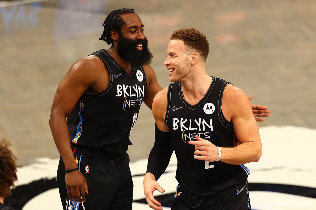 2025年10月8日 10:39:11 | 體育24小時熱點                 在葡萄牙環(huán)球獎頒獎典禮上，C羅獲頒萄牙環(huán)球聲望獎，以表彰他整個職業(yè)生涯在俱樂部和國家隊所做的貢獻。C羅獲獎