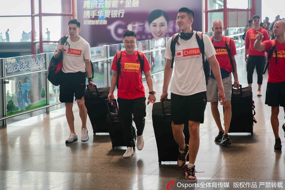 索爾斯克亞現(xiàn)場觀看伊普斯維奇比賽，支持曼聯(lián)前同事麥肯納