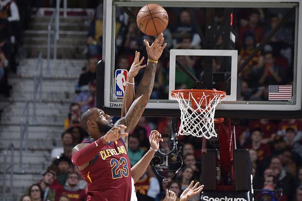 不如現(xiàn)在頒獎？萊比錫5輪丟7分還排第2，拜仁本輪后至多11分領跑