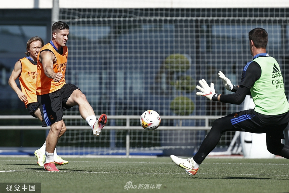 B費在英超已經(jīng)打進65球，葡萄牙球員中僅次于C羅的105球