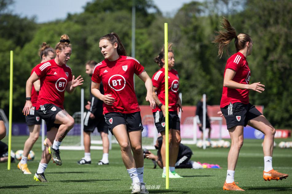 每體：巴薩今日完成本周最后一次訓練，弗里克因私事缺席