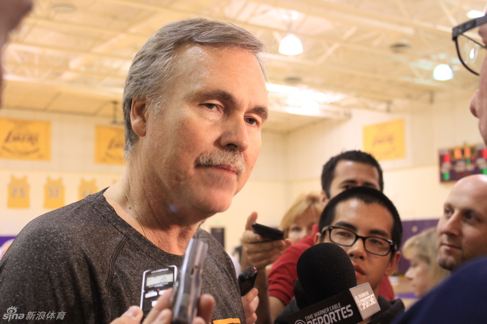 火藥味！追夢霍蘭德對抗后發(fā)生口角，隨后被隊友拉開