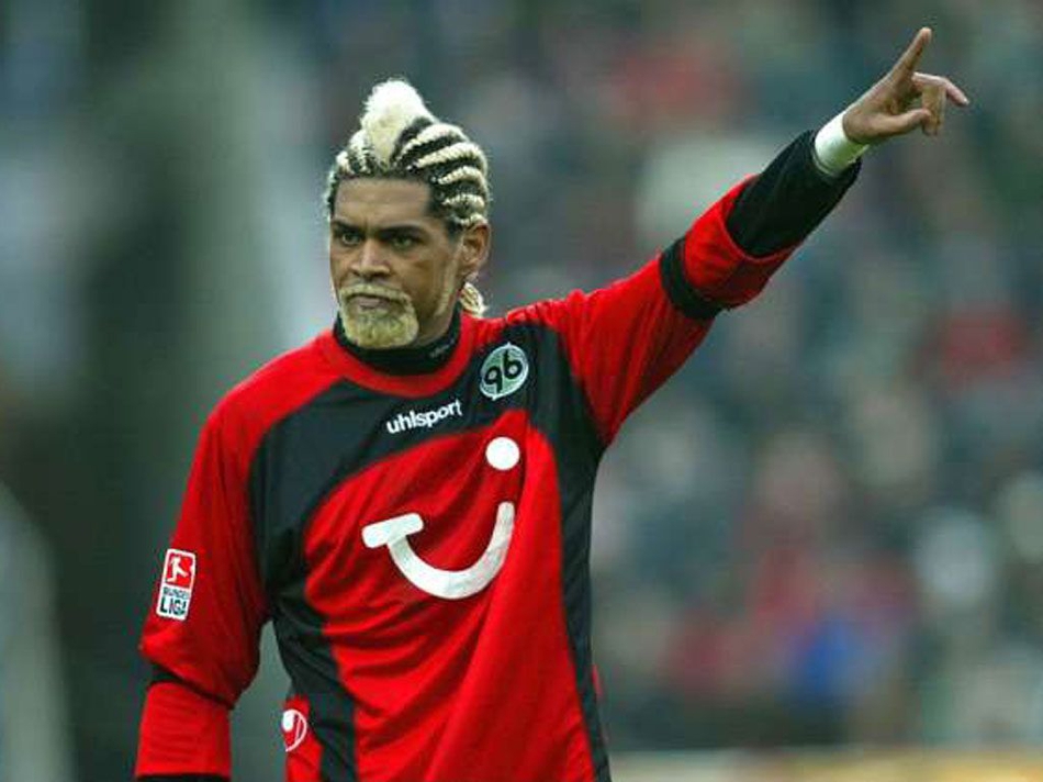 拉瑞安已為《神界》的伙伴角色完成劇本編寫和配音工作