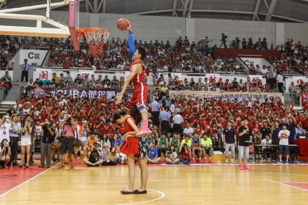 秀一個！麥戈文斯搶斷反擊一條龍折疊暴扣