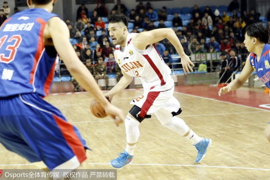 斯基拉：加斯佩里尼不滿意齊米卡斯表現(xiàn)，球員可能重返利物浦