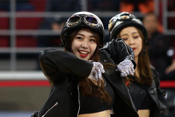 《永恒之塔2》中的遠征模式是一種PVE玩法，那么遠征模式中包含什么功能，這么模式又該怎么玩呢？下面為大家?guī)怼队篮阒?》遠征模式玩法介紹，一起來看看吧。遠征介紹 ·遠征是指玩家以小隊的形式，攻略精銳