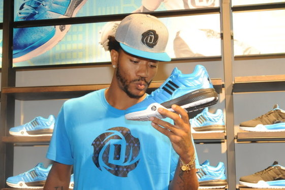 朗斯主帥：庫薩諾夫因病缺席訓(xùn)練，我們知道談判正在進行之中