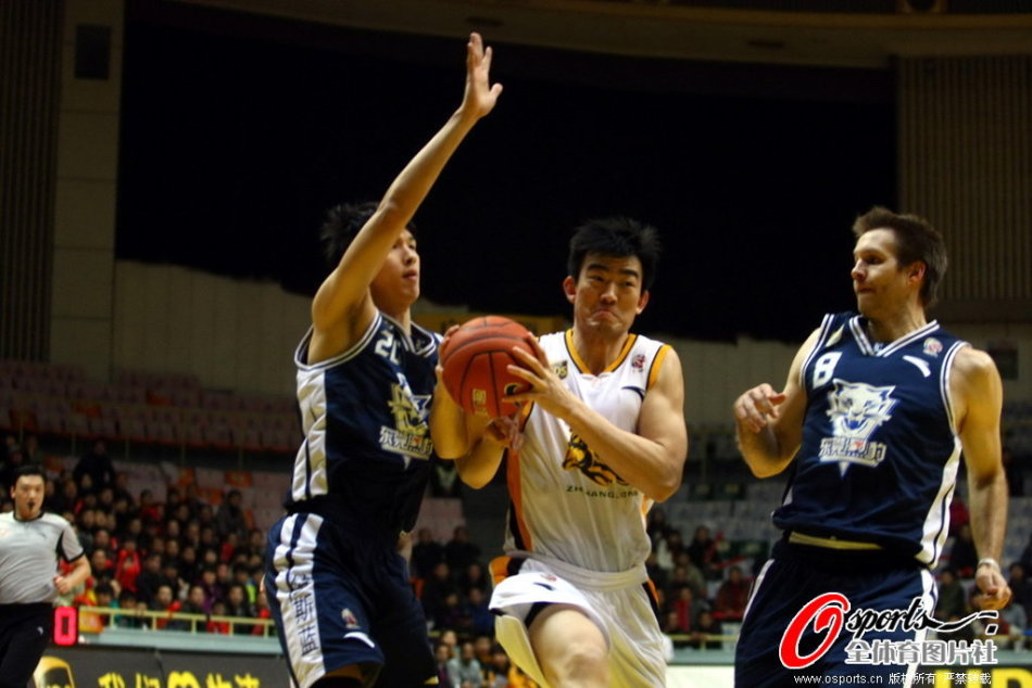 希爾德前四場場均21.3分4板2.5助攻1.3搶斷，三分命中率56%