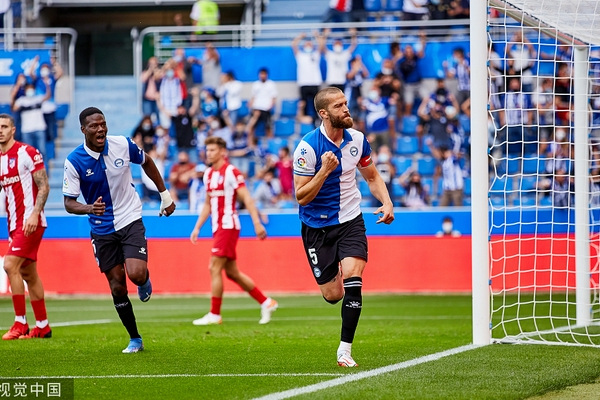 垃圾時間的王！普爾接球命中超遠追身三分