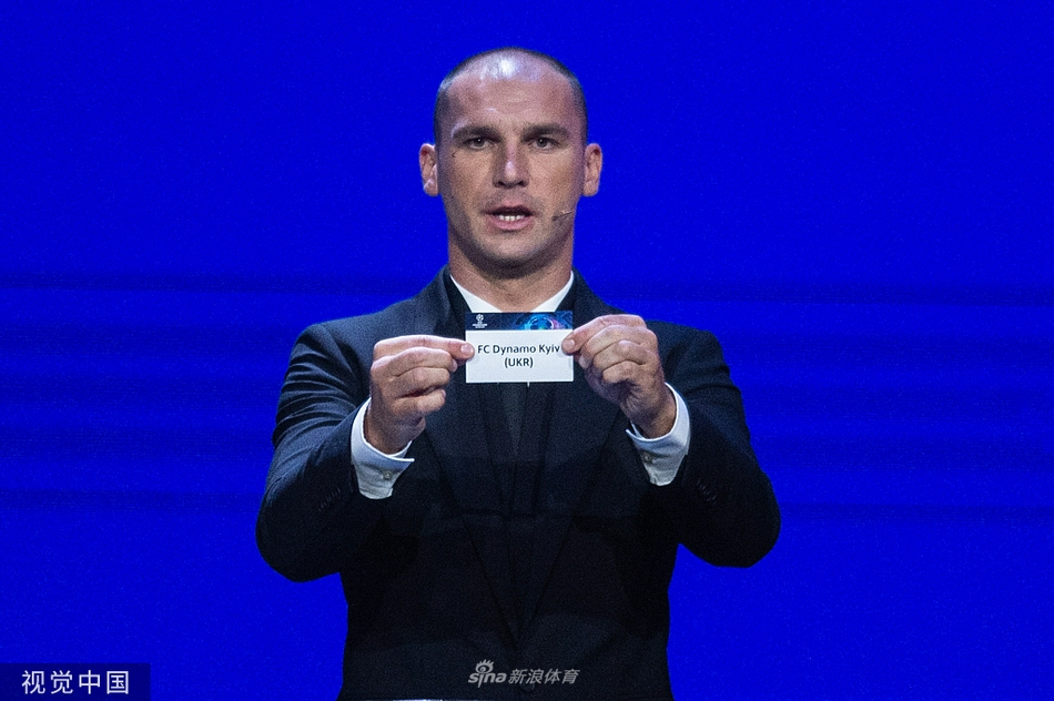 化身石佛和上將！媒體稱贊：圖中是本賽季的莫布利和阿倫