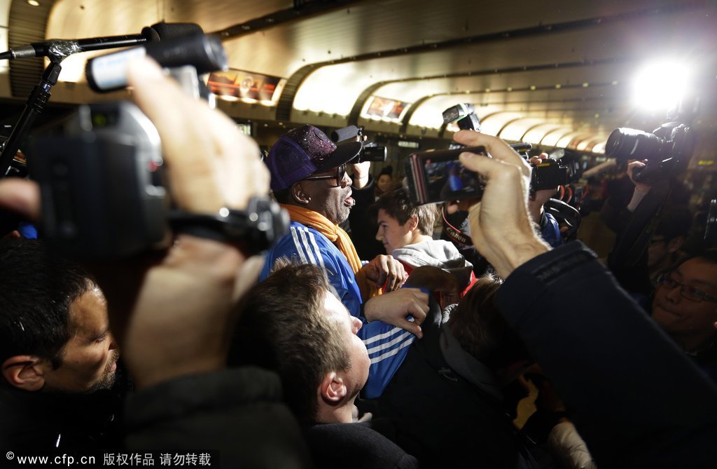 直播吧12月31日訊 近日，特雷·楊身陷交易流言，路威在節(jié)目中談到了此事。他表示“也許是時候考慮其他方向了，歸根結(jié)底，我希望看到特雷·楊開心，同時也希望亞特蘭大老鷹隊能取得成功?！?