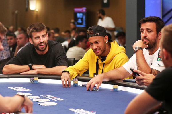 新秀配合！19號秀特拉奧雷反擊騷氣背傳 27號秀沃爾夫要扣被犯規(guī)