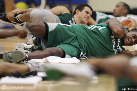 希勒：詹姆斯是藍軍追平的關鍵先生，他進球后局勢瞬間逆轉