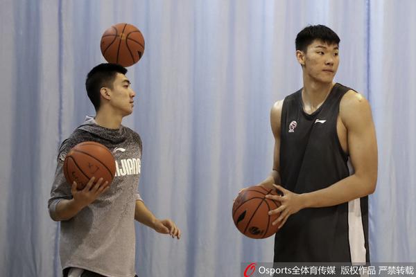 馬卡報：備戰(zhàn)曼城，雷耶斯的兒子被調(diào)入皇馬一隊參加訓(xùn)練