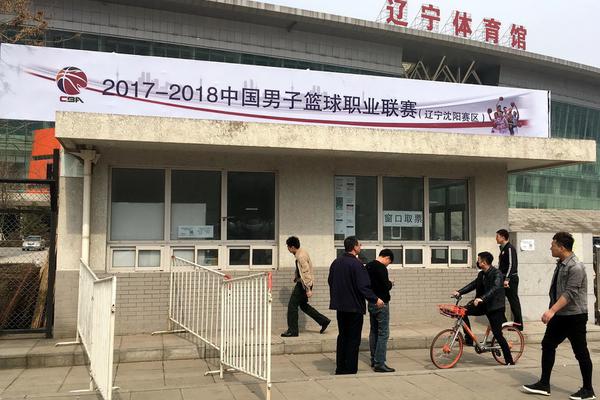 在勇士禁區(qū)當攪拌機！字母哥半場11中8砍18分4板3助