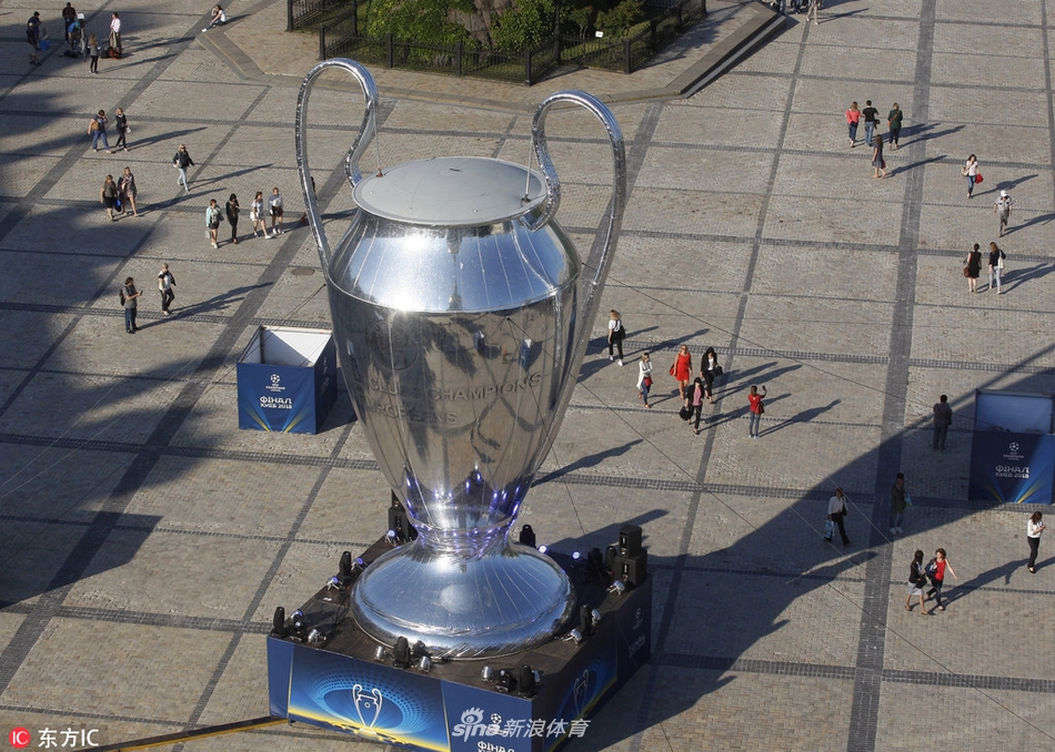 官方：英冠牛津聯(lián)租借切爾西20歲中場馬托斯，租期至本賽季結(jié)束