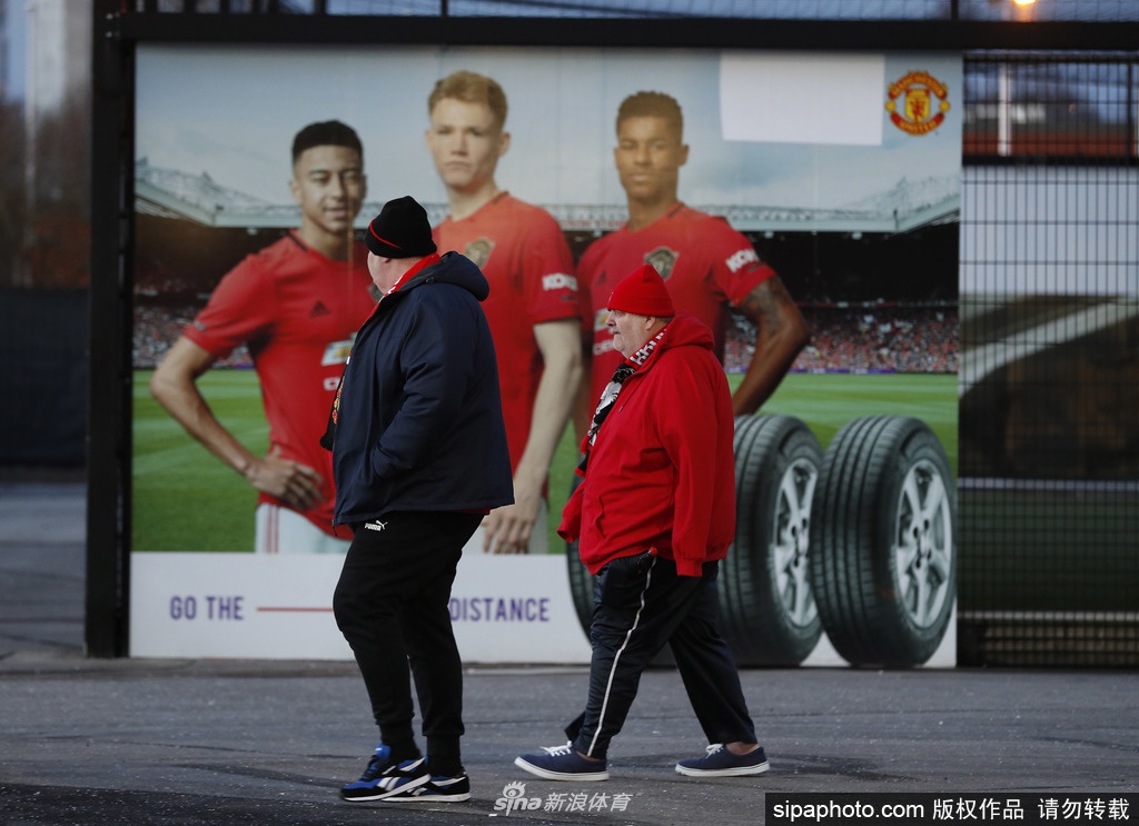 巴薩多打一人！桑塞特兇狠踢倒費爾明，被直紅罰下