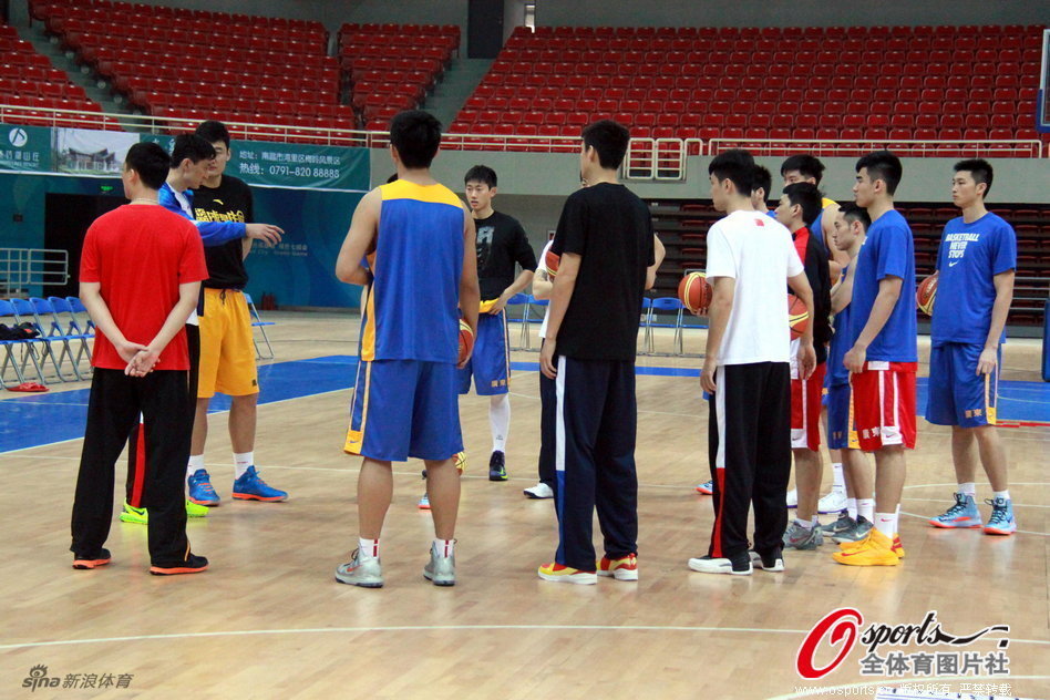 打得不錯！小邁克爾·波特半場12投7中&三分8中4 得18分2板1助1斷