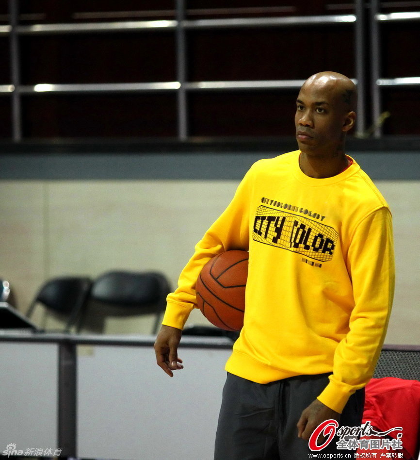 塞爾吉尼奧：萊奧必須面向球門；希望恩昆庫能盡快融入