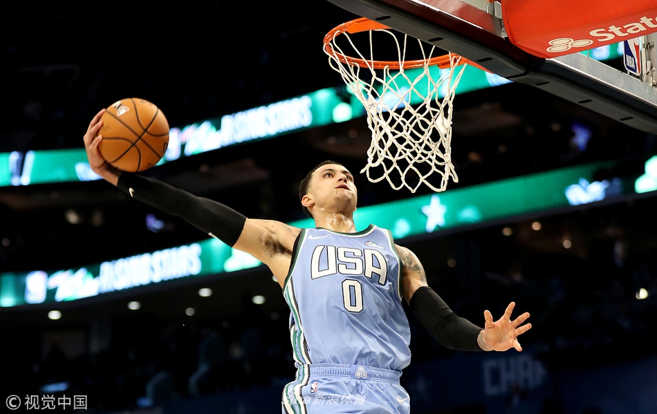 巴塞羅那當?shù)貪h堡店借用亞馬爾弟弟做宣傳：喜歡吃再送你100個