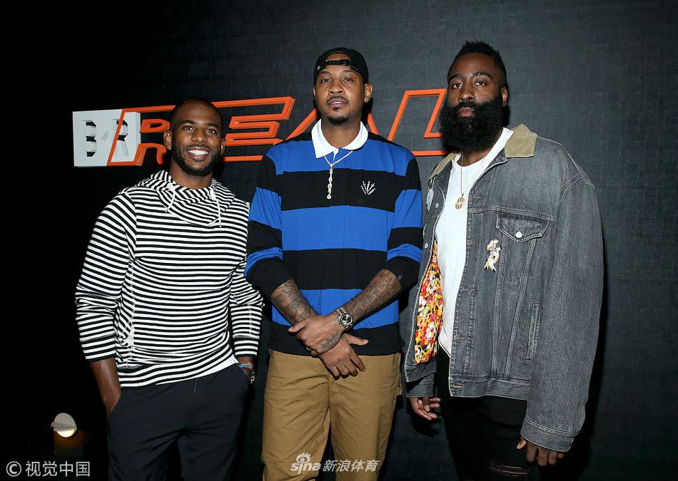 布馮前妻：有幾個球員追求過我，但重要的是收獲到了友誼