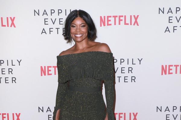 梅西策動！梅西分球給邊路阿爾巴，后者助攻阿連德頭球破僵