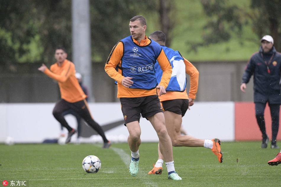 2026年01月8日 10:50:13懂球帝                 北京時間今日，據(jù)NBA記者Brett Siegel報道，老鷹、快船、森林狼和獨行俠都對科比-懷特表現(xiàn)出了興趣。Siegel