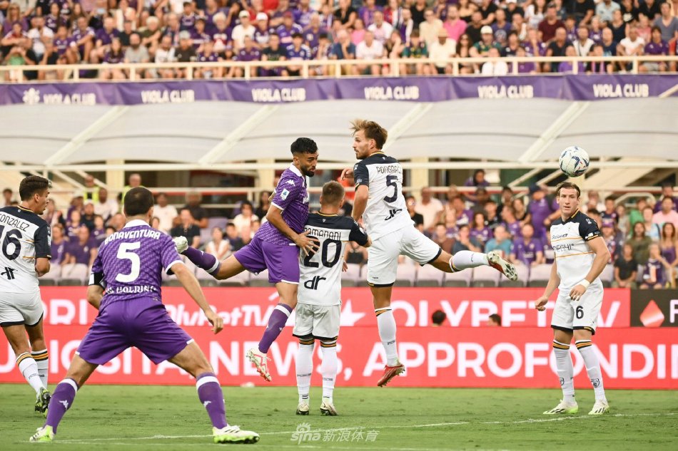 火藥味！追夢霍蘭德對抗后發(fā)生口角，隨后被隊友拉開